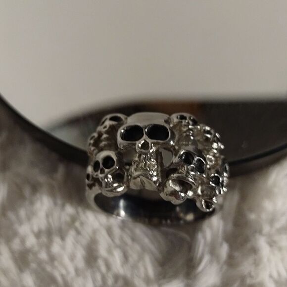 Spikes Stainless Steel "Skulls" Men's Ring - Picture 5 of 5